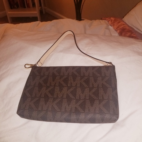 Michael Kors wristlet - Picture 3 of 4